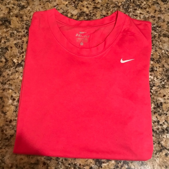 👟NIKE DRI FIT Tee - Picture 1 of 8
